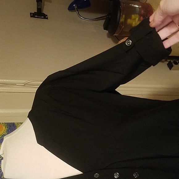 NWT- Lilac Bloom M Black V Neck Blouse w/ Long Sleeves & Optional 1/2 Sleeves - Picture 10 of 15